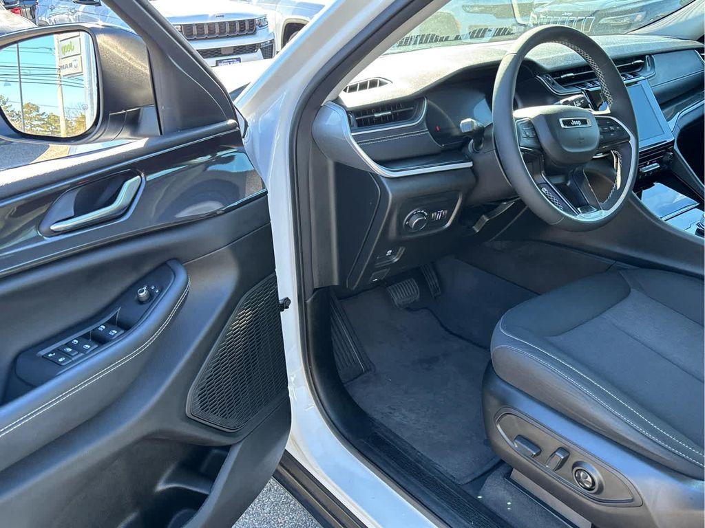 used 2023 Jeep Grand Cherokee car, priced at $29,886