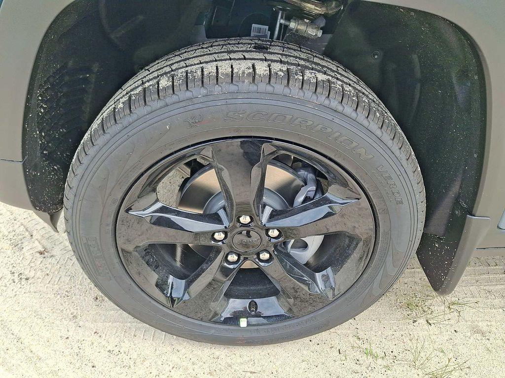 new 2026 Jeep Grand Cherokee car, priced at $53,179