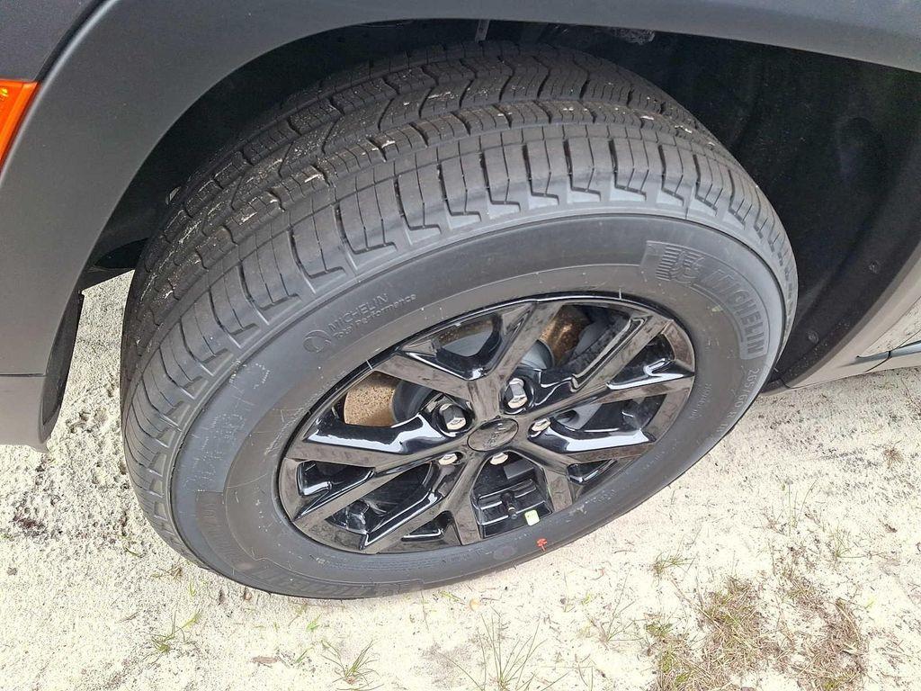 new 2026 Jeep Grand Cherokee car, priced at $50,199