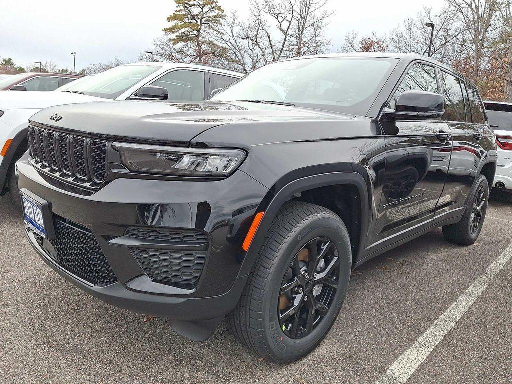 new 2025 Jeep Grand Cherokee car, priced at $46,730