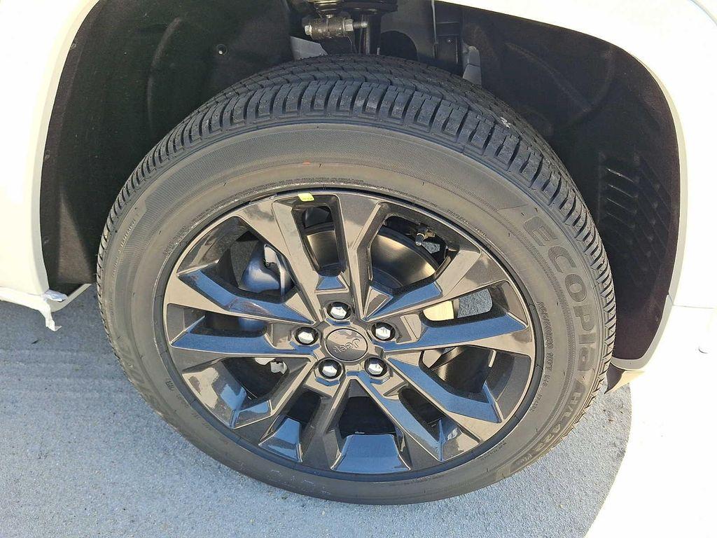 new 2026 Jeep Grand Cherokee car, priced at $53,910
