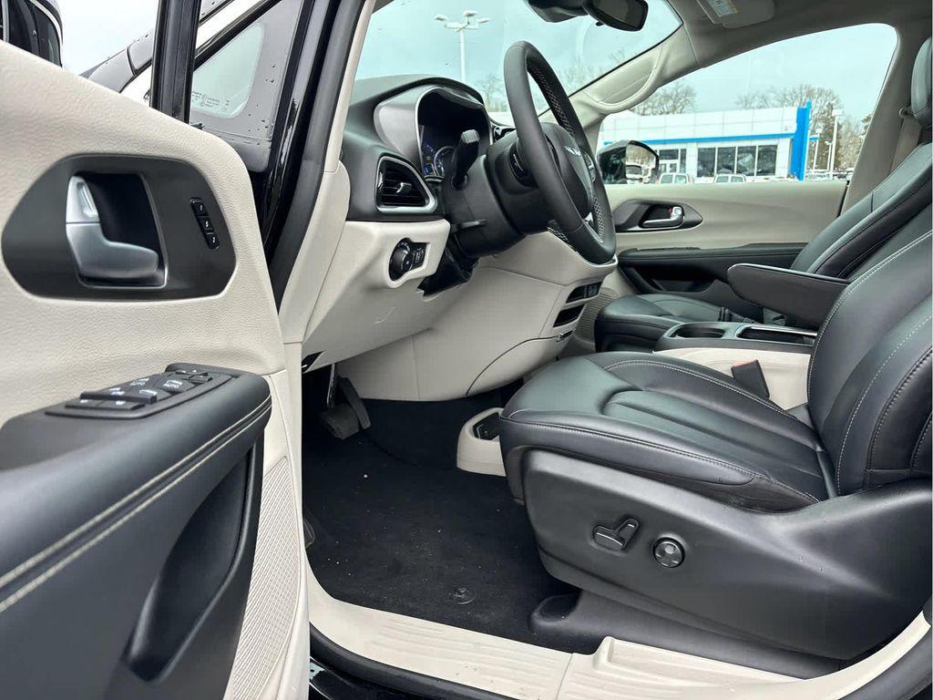 used 2024 Chrysler Pacifica car, priced at $28,220