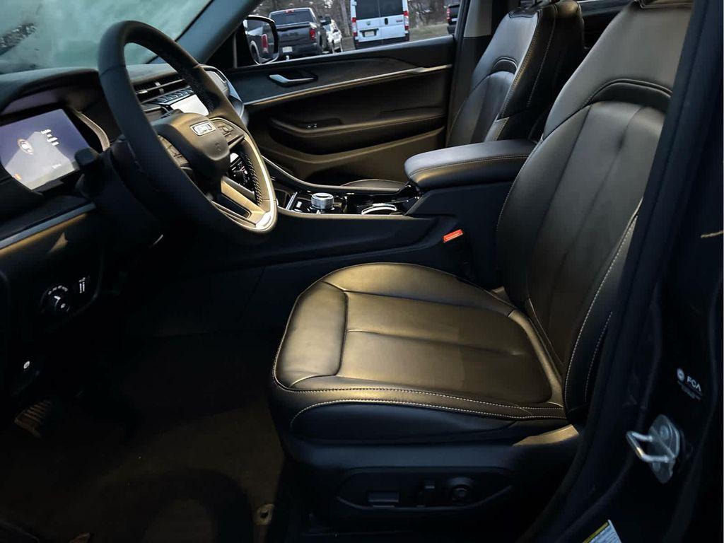 used 2023 Jeep Grand Cherokee car, priced at $31,222