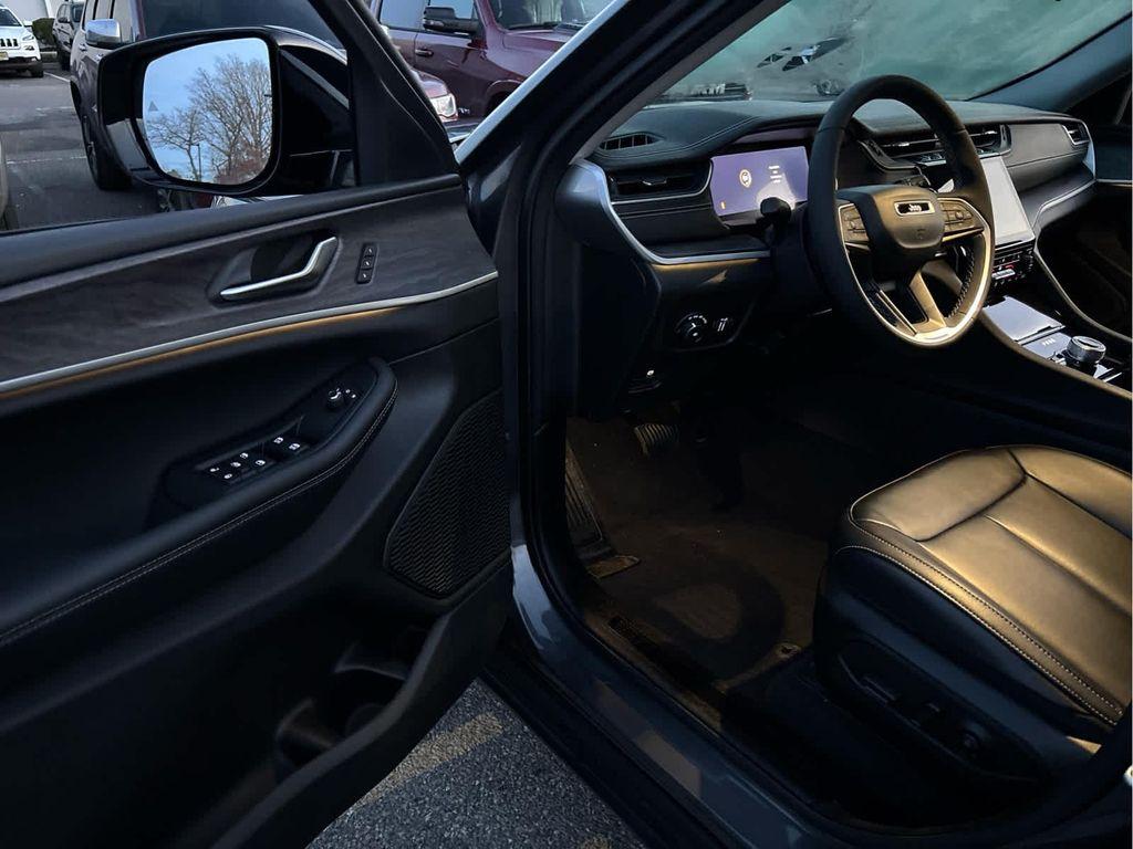 used 2023 Jeep Grand Cherokee car, priced at $31,222