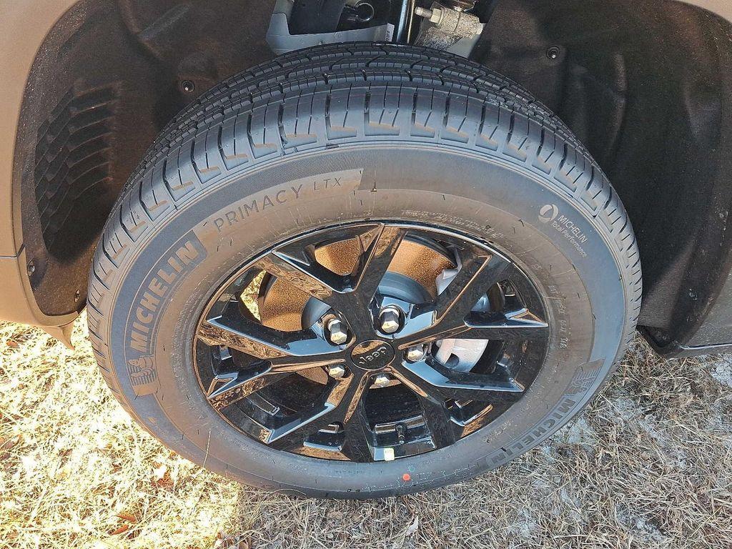 new 2025 Jeep Grand Cherokee car, priced at $46,735