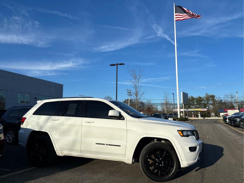 used 2018 Jeep Grand Cherokee car, priced at $15,461