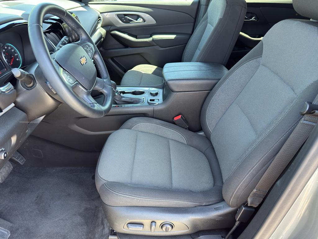 used 2023 Chevrolet Traverse car, priced at $29,489