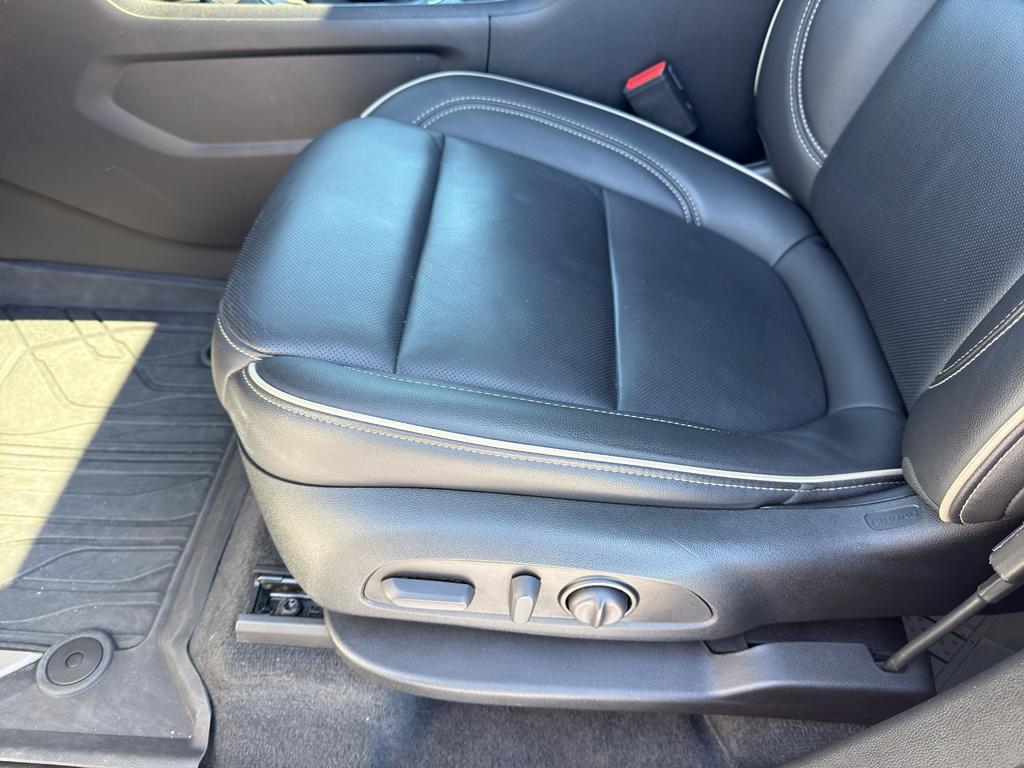 used 2023 Chevrolet Traverse car, priced at $37,721