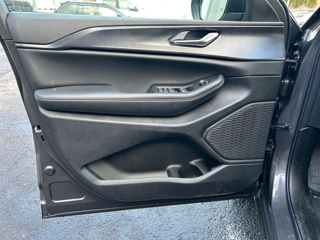 new 2025 Jeep Grand Cherokee L car, priced at $42,020