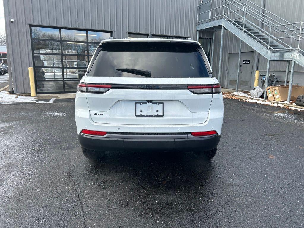 new 2026 Jeep Grand Cherokee car, priced at $47,180