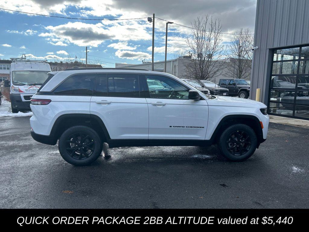 new 2026 Jeep Grand Cherokee car, priced at $47,180