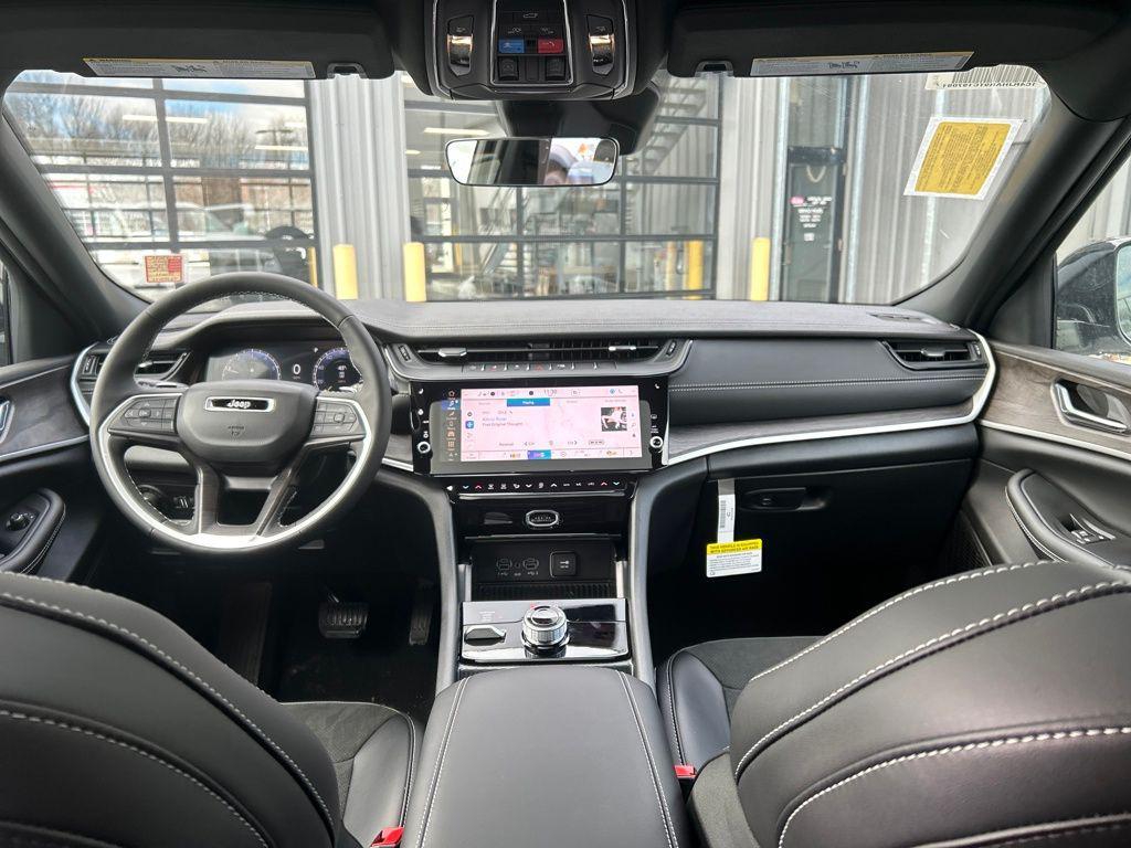 new 2026 Jeep Grand Cherokee car, priced at $47,180