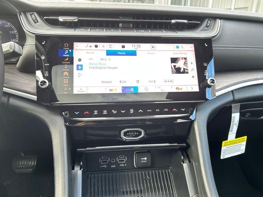 new 2026 Jeep Grand Cherokee car, priced at $47,180