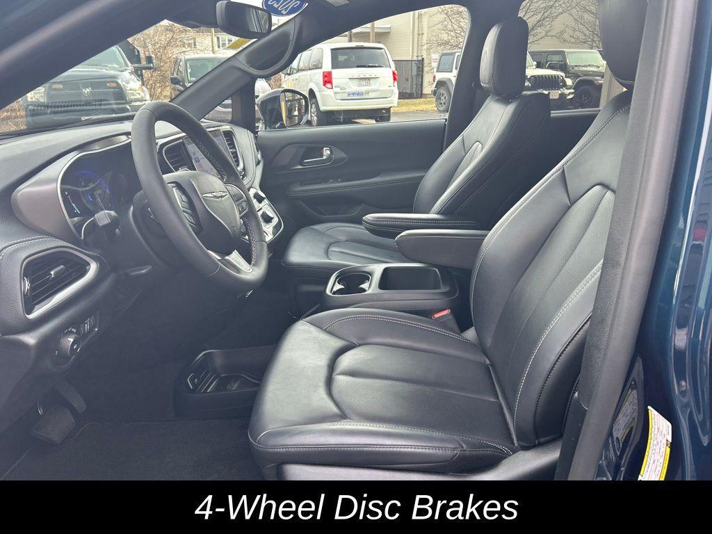 used 2025 Chrysler Pacifica car, priced at $39,500