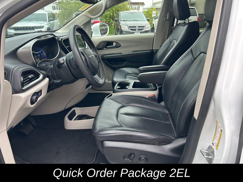 used 2022 Chrysler Pacifica Hybrid car, priced at $27,700
