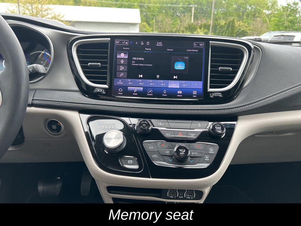 used 2022 Chrysler Pacifica Hybrid car, priced at $27,700