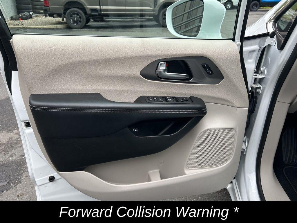 used 2022 Chrysler Pacifica Hybrid car, priced at $27,700
