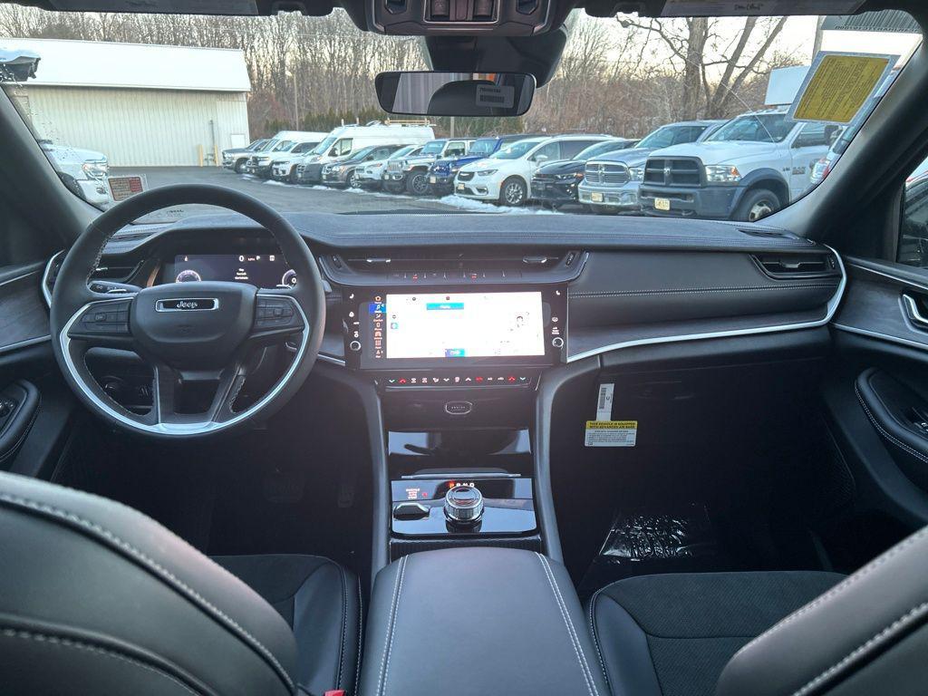 new 2026 Jeep Grand Cherokee car, priced at $47,775