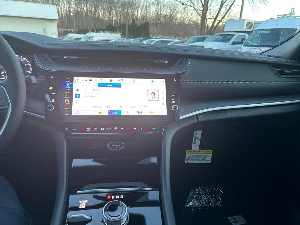 new 2026 Jeep Grand Cherokee car, priced at $47,775