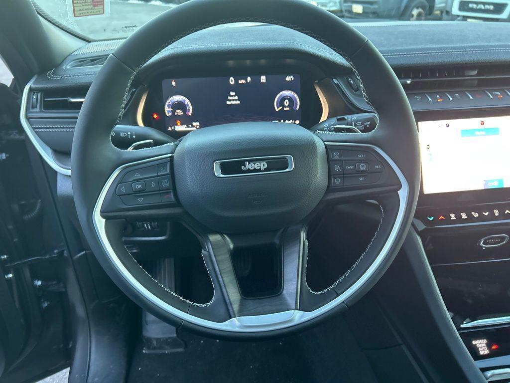 new 2026 Jeep Grand Cherokee car, priced at $47,775