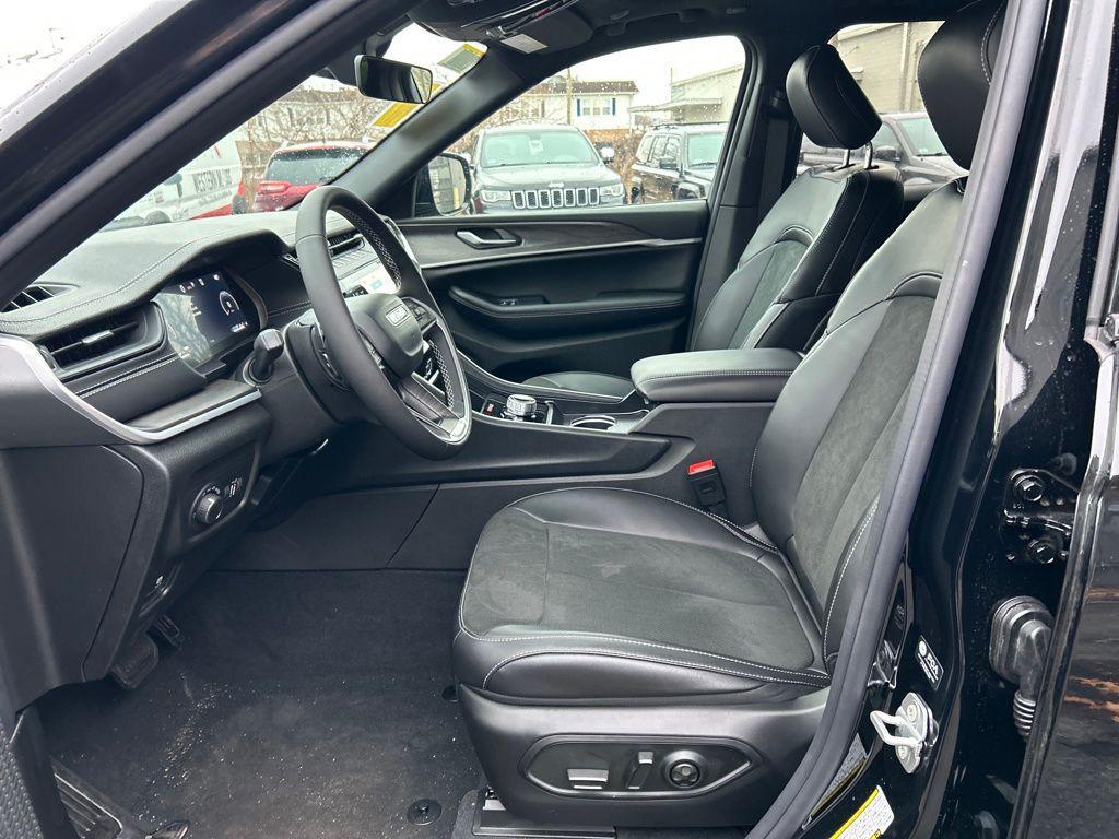 new 2026 Jeep Grand Cherokee car, priced at $47,525