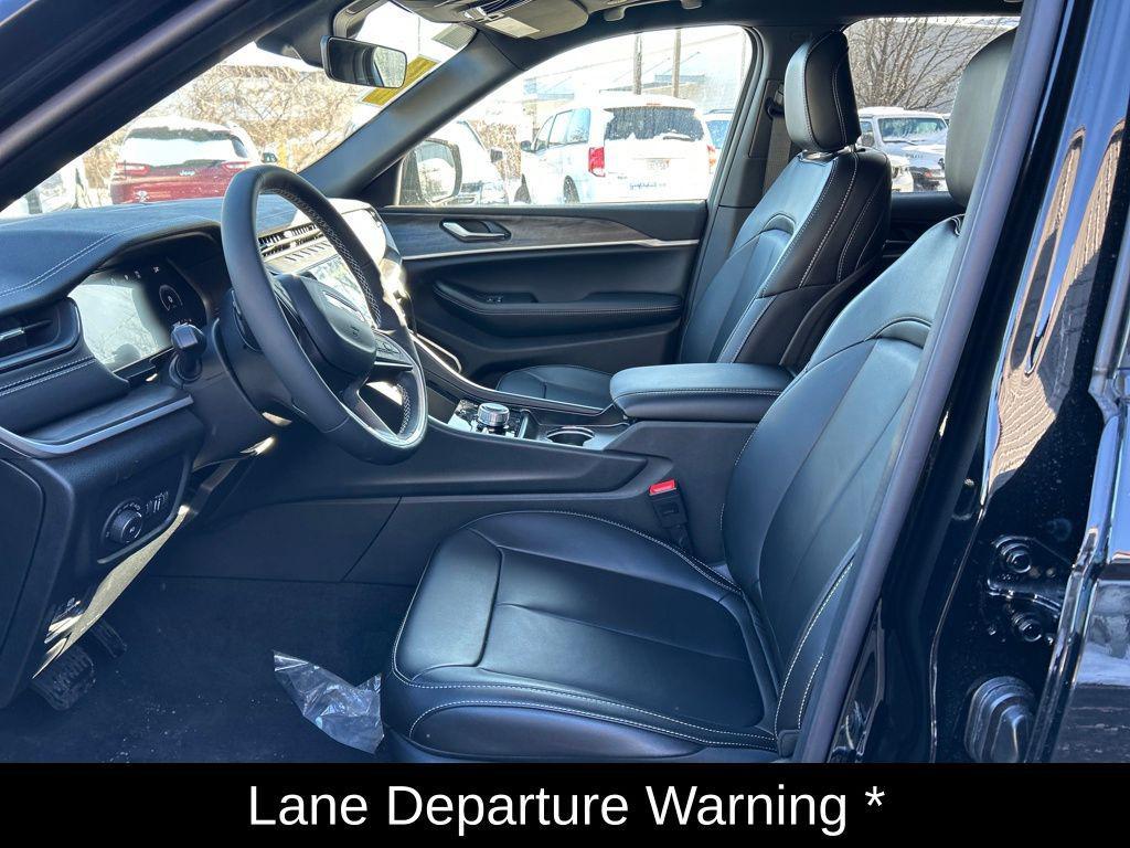 new 2026 Jeep Grand Cherokee car, priced at $48,580