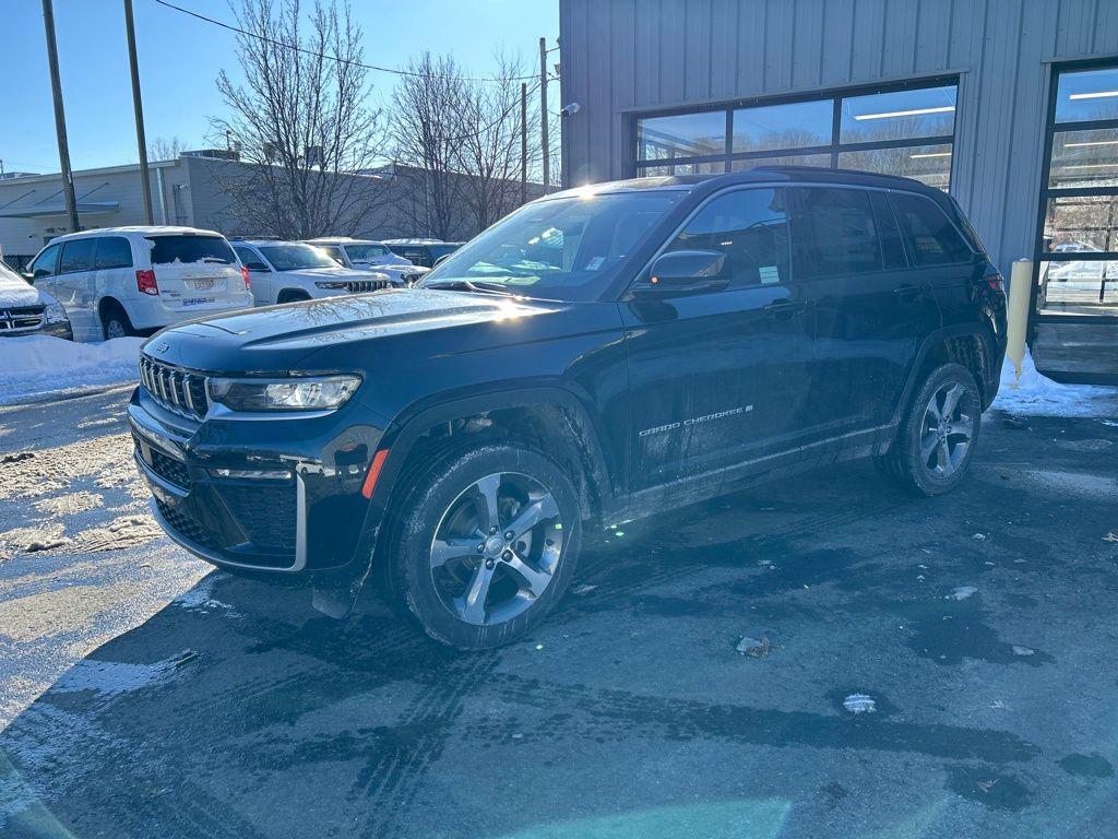 new 2026 Jeep Grand Cherokee car, priced at $48,580