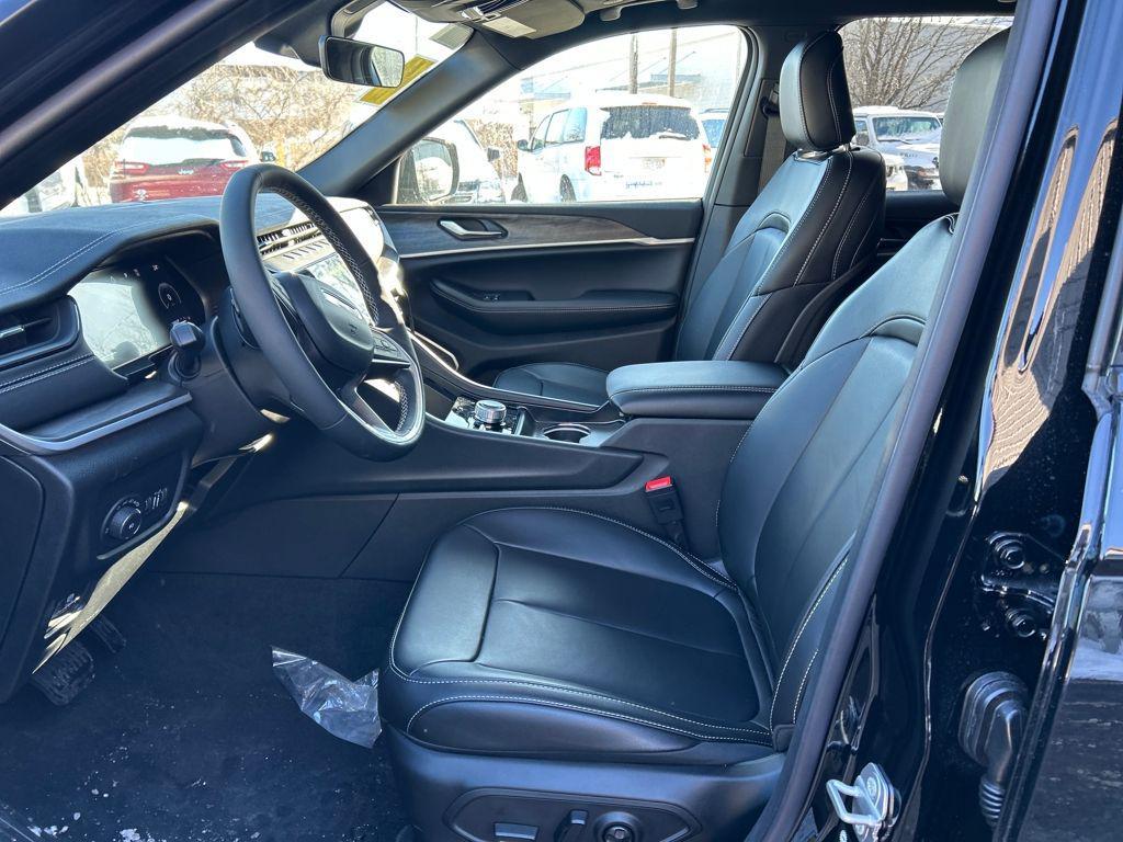 new 2026 Jeep Grand Cherokee car, priced at $46,080