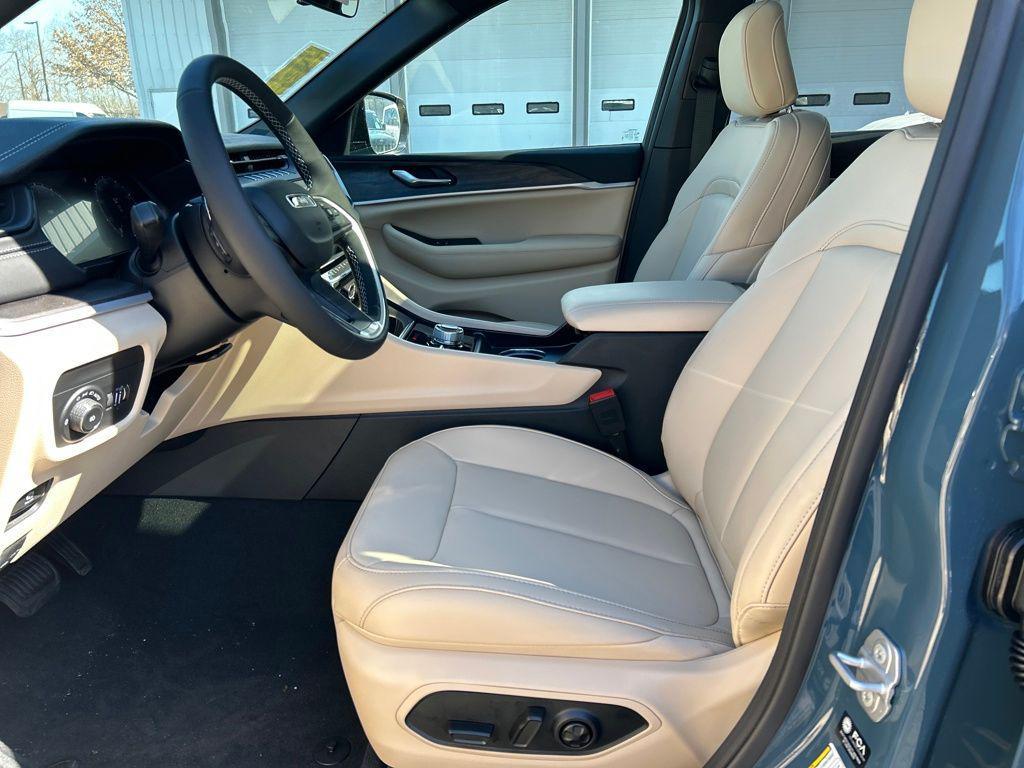 new 2026 Jeep Grand Cherokee car, priced at $46,655