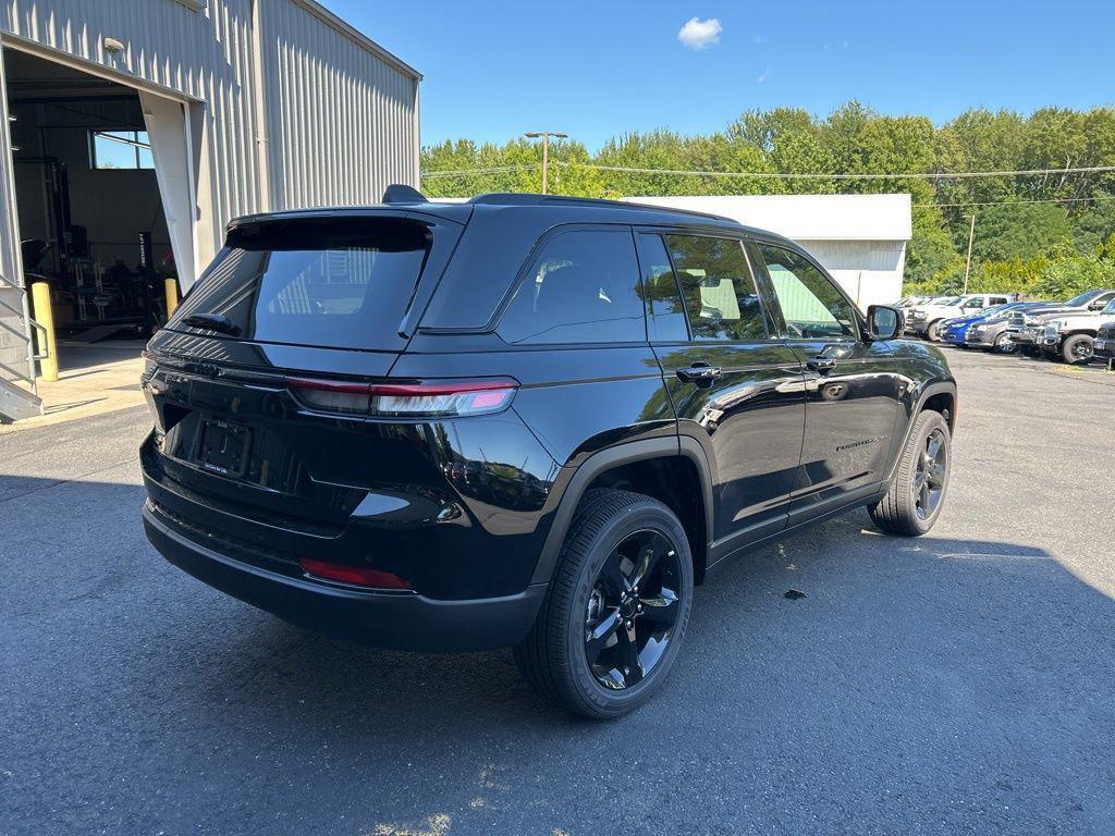 new 2025 Jeep Grand Cherokee car, priced at $44,422