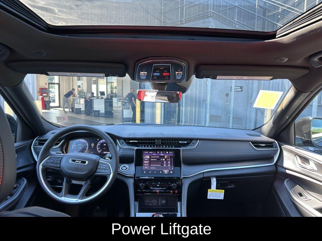 new 2025 Jeep Grand Cherokee car, priced at $43,625