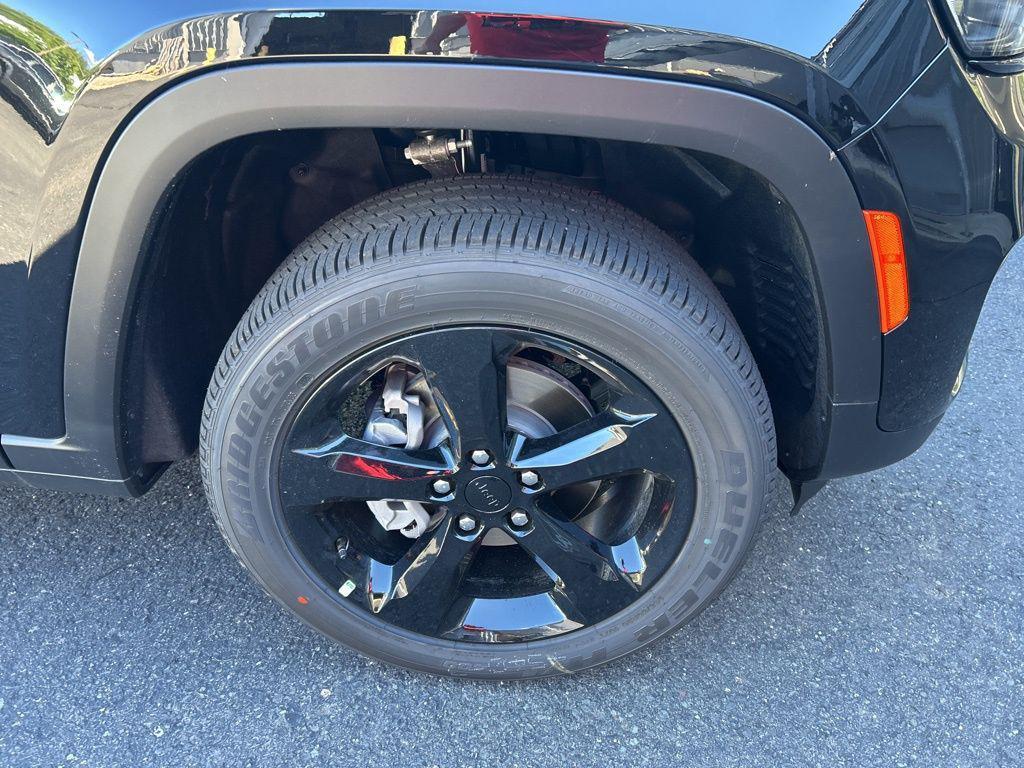new 2025 Jeep Grand Cherokee car, priced at $43,625