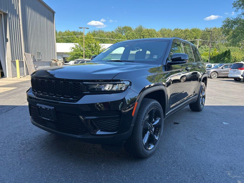 new 2025 Jeep Grand Cherokee car, priced at $43,625