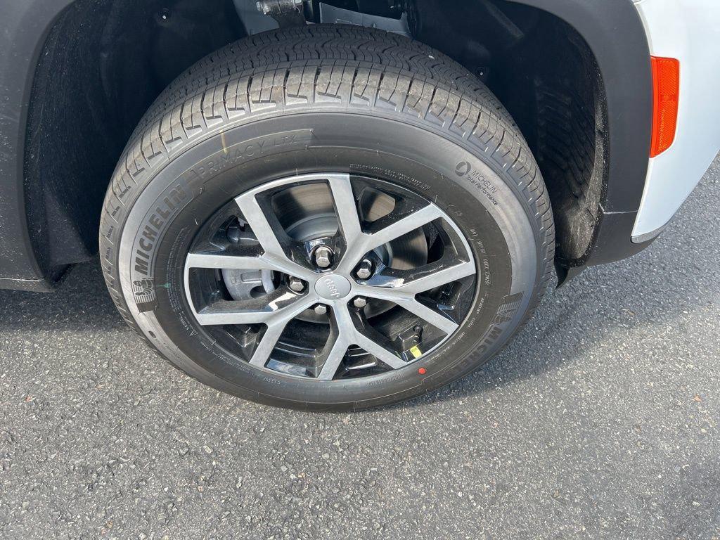 new 2025 Jeep Grand Cherokee L car, priced at $47,053