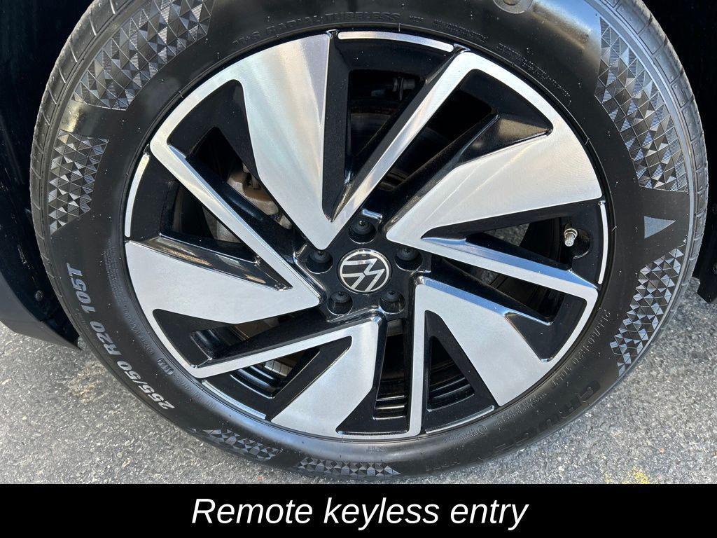 used 2025 Volkswagen Atlas car, priced at $34,300