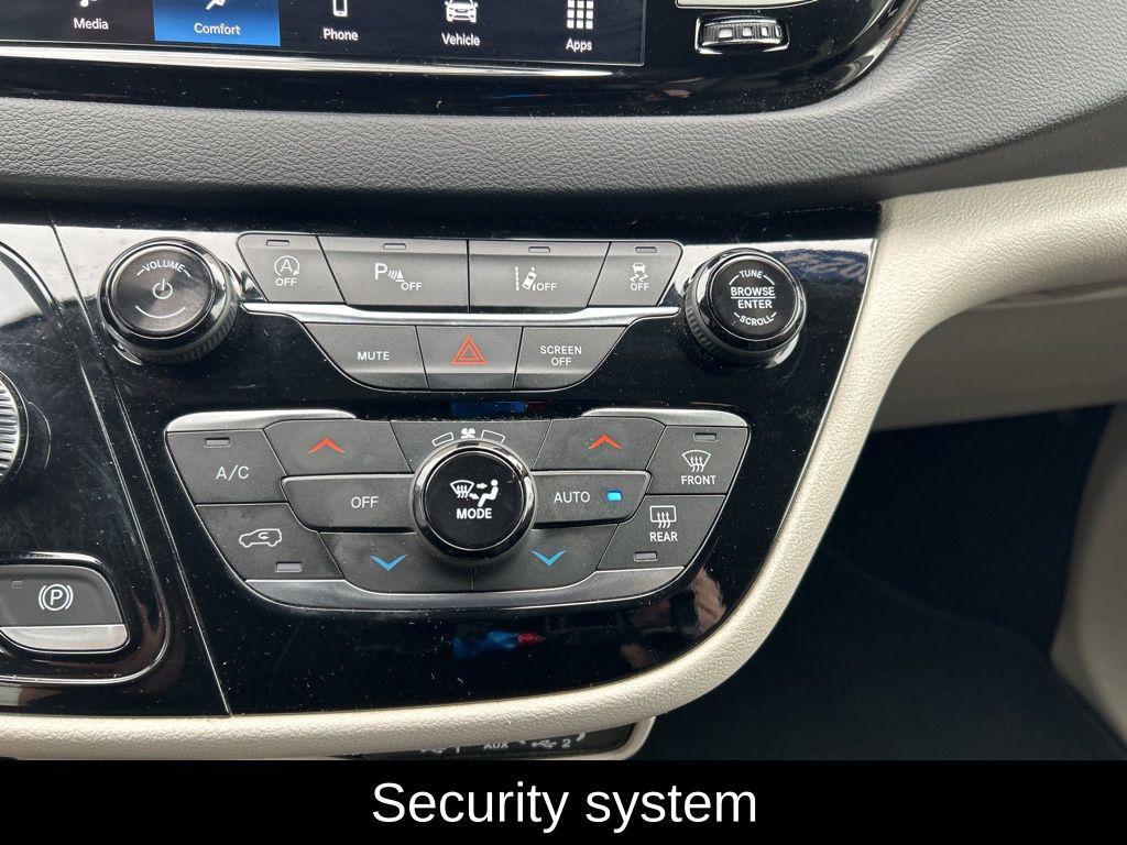 used 2024 Chrysler Pacifica car, priced at $26,000