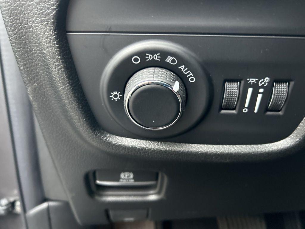 new 2025 Jeep Grand Cherokee car, priced at $42,905