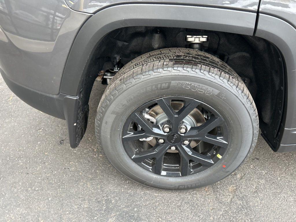 new 2025 Jeep Grand Cherokee car, priced at $42,905