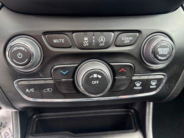 used 2022 Jeep Cherokee car, priced at $24,377
