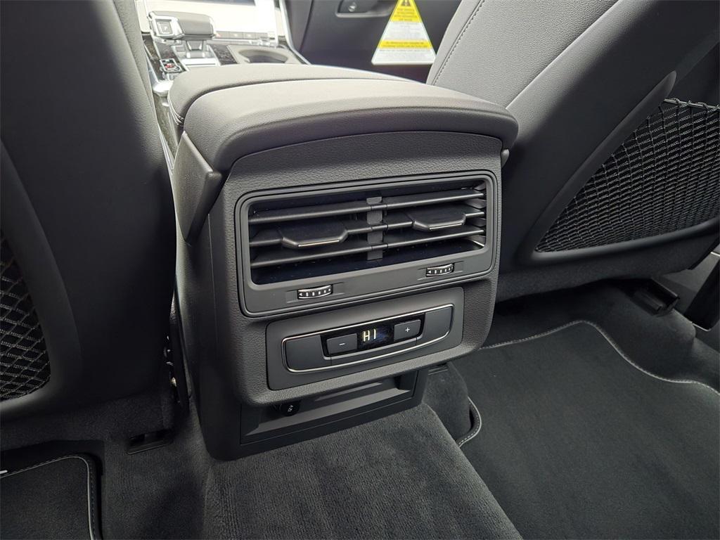 new 2025 Audi Q7 car, priced at $66,765