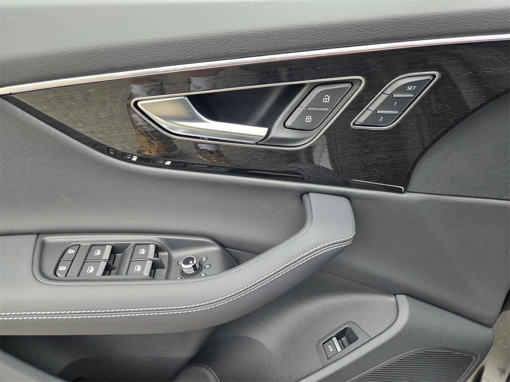 new 2025 Audi Q7 car, priced at $66,765
