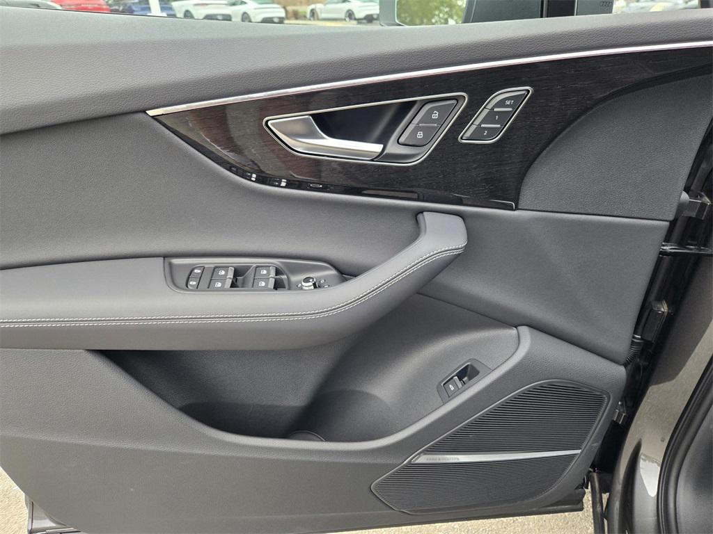 new 2025 Audi Q7 car, priced at $66,765