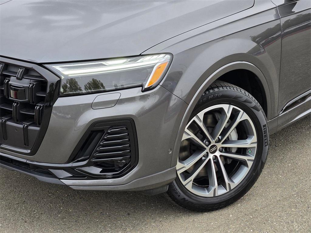 new 2025 Audi Q7 car, priced at $66,765