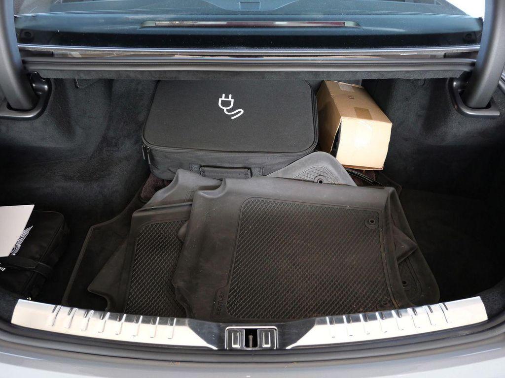 Bentley Flying Spur view 21