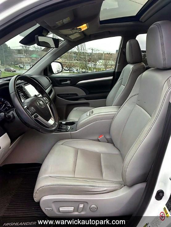 used 2019 Toyota Highlander car, priced at $26,995