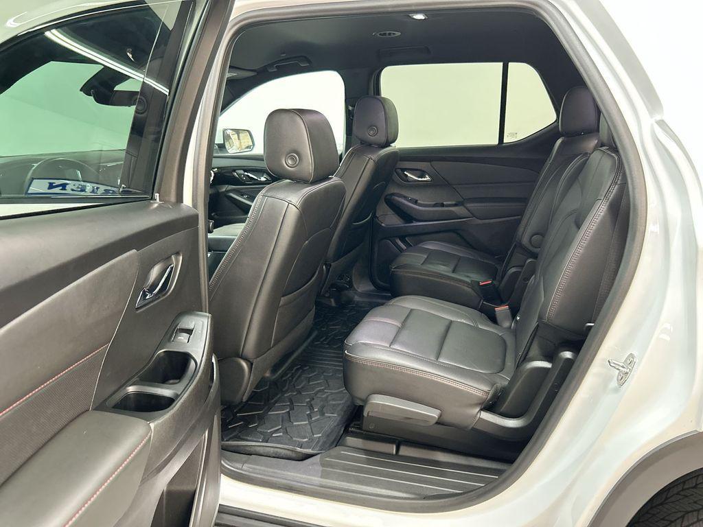 used 2023 Chevrolet Traverse car, priced at $32,400