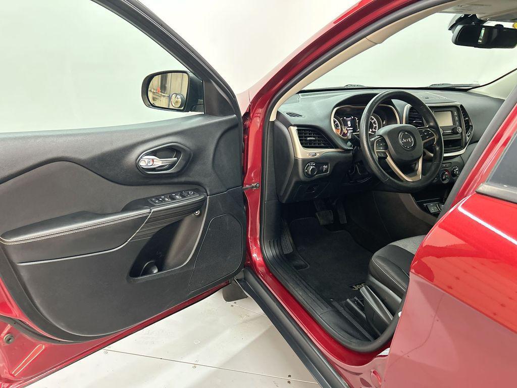 used 2015 Jeep Cherokee car, priced at $8,400