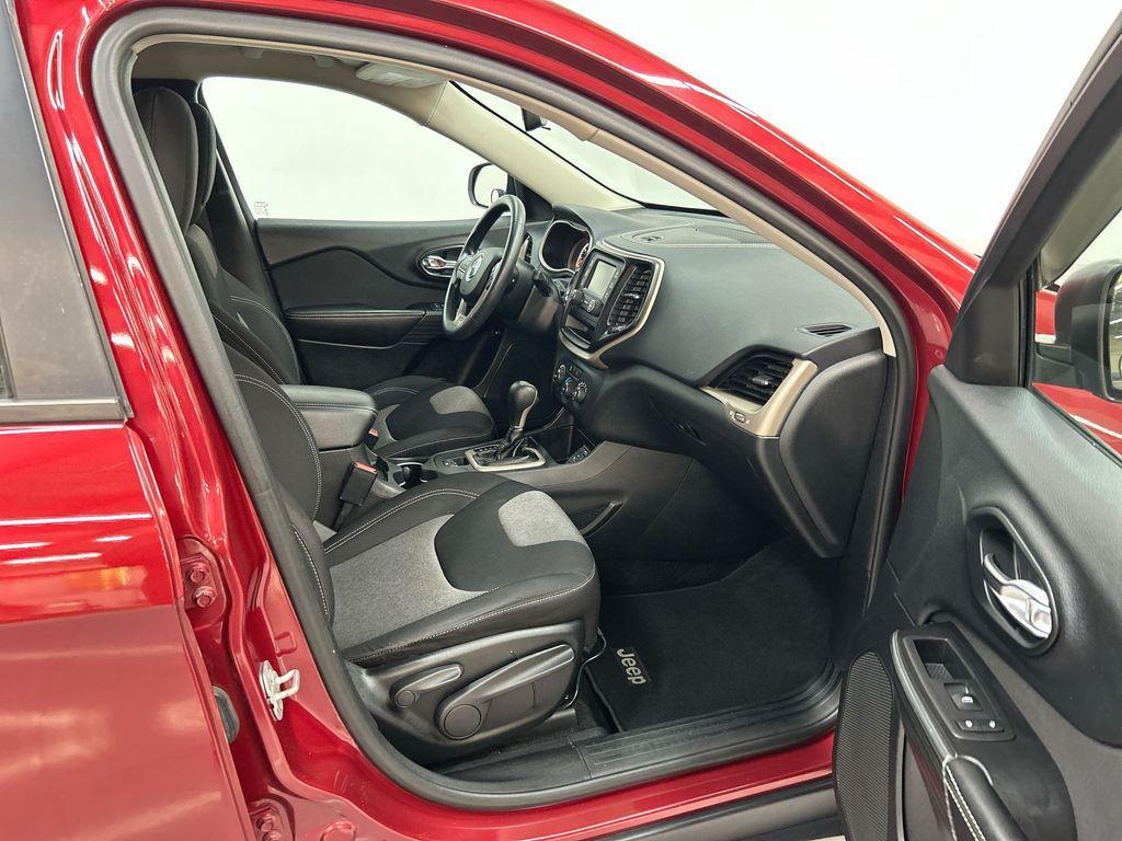 used 2015 Jeep Cherokee car, priced at $8,400