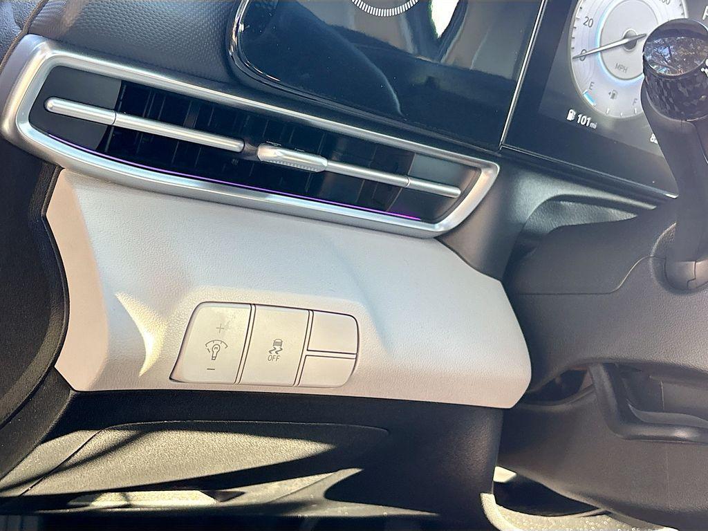 new 2025 Hyundai Elantra car, priced at $26,381