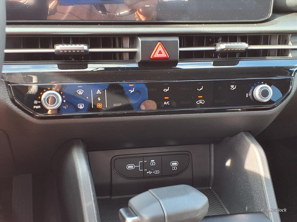 new 2026 Kia Sportage car, priced at $33,975